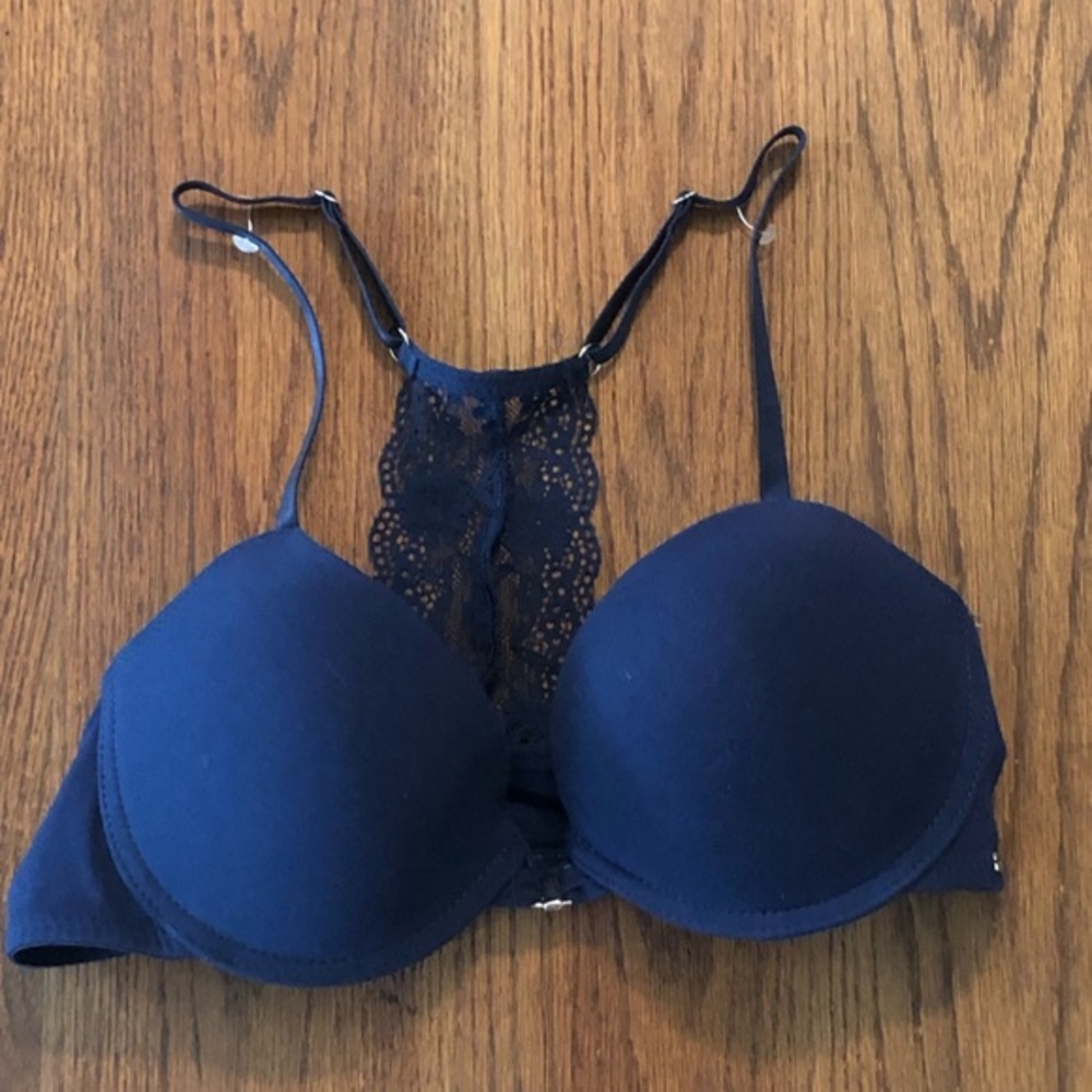 Nautica Lace Rim Wired T-Shirt Push Up Bra snaps in front.  Never worn.  NWOT